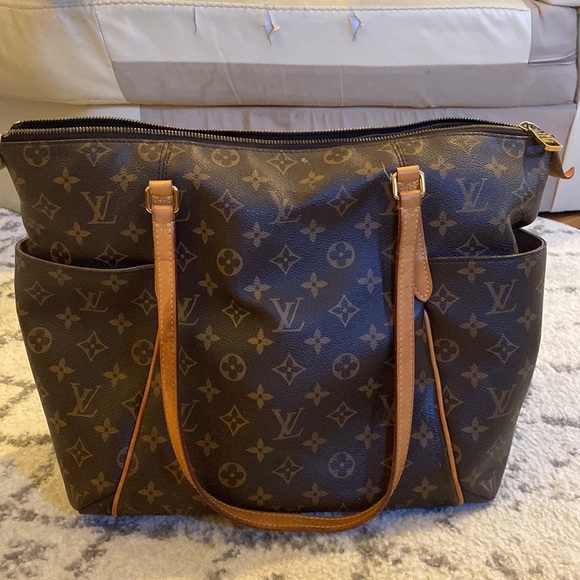 Louis Vuitton Monogram PM zipper. AUTHENTIC - Picture 3 of 12